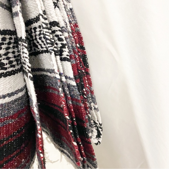 Sundream Red Aztec Woven Throw Blanket - Picture 3 of 6